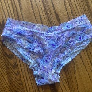 Women’s sz med lacy panties